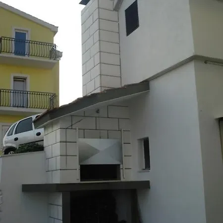 With A Parking Space Mali Rat * Sumpetar