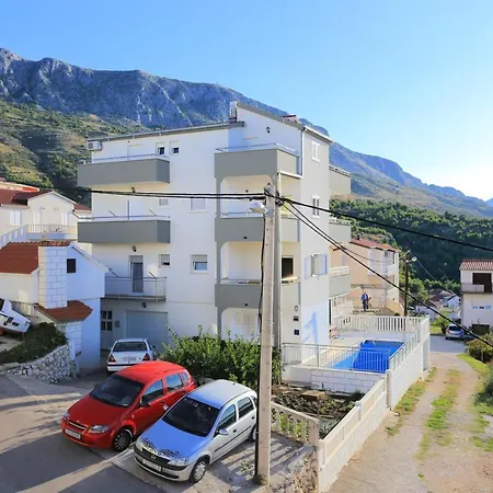 With A Parking Space Mali Rat Apartman