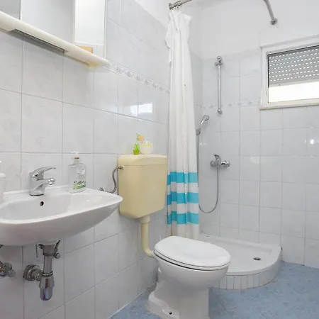 Apartment With A Parking Space Mali Rat Sumpetar