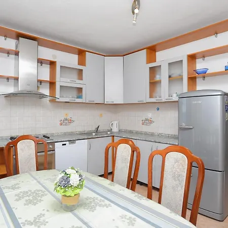 Lägenhet With A Parking Space Mali Rat *