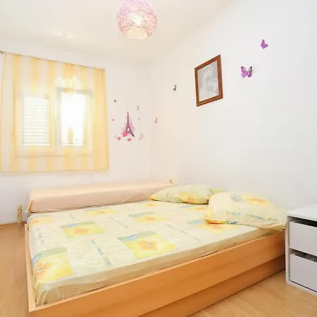 Apartment With A Parking Space Mali Rat *