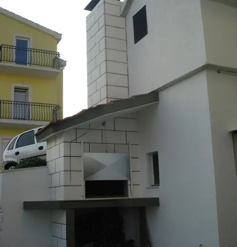 With A Parking Space Mali Rat * Sumpetar