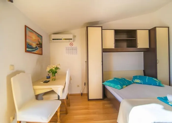 Apartman With A Parking Space Mali Rat