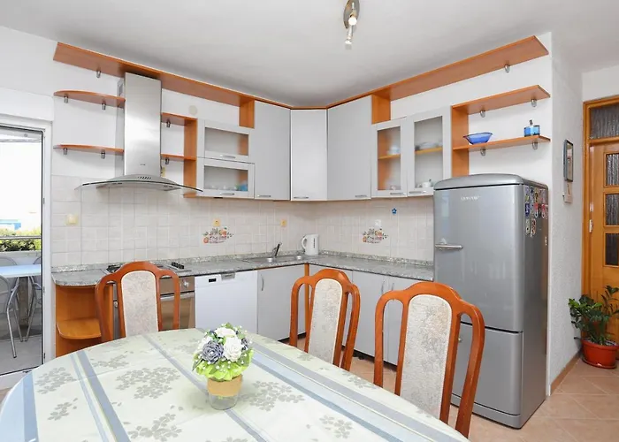 Apartman With A Parking Space Mali Rat *
