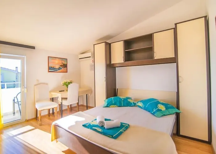 With A Parking Space Mali Rat Apartman Sumpetar
