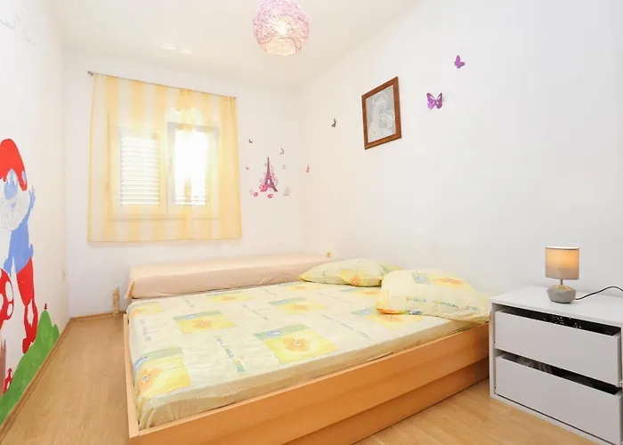Apartman With A Parking Space Mali Rat *